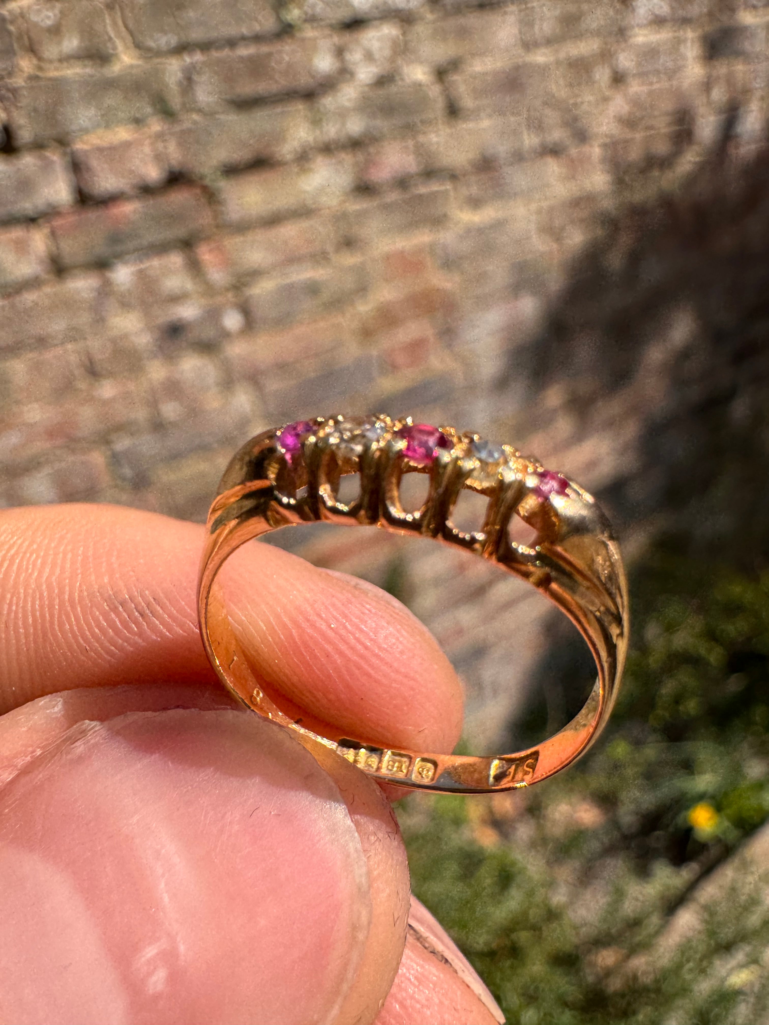 Lot 79 : Antique 18ct Ruby Diamond Ring