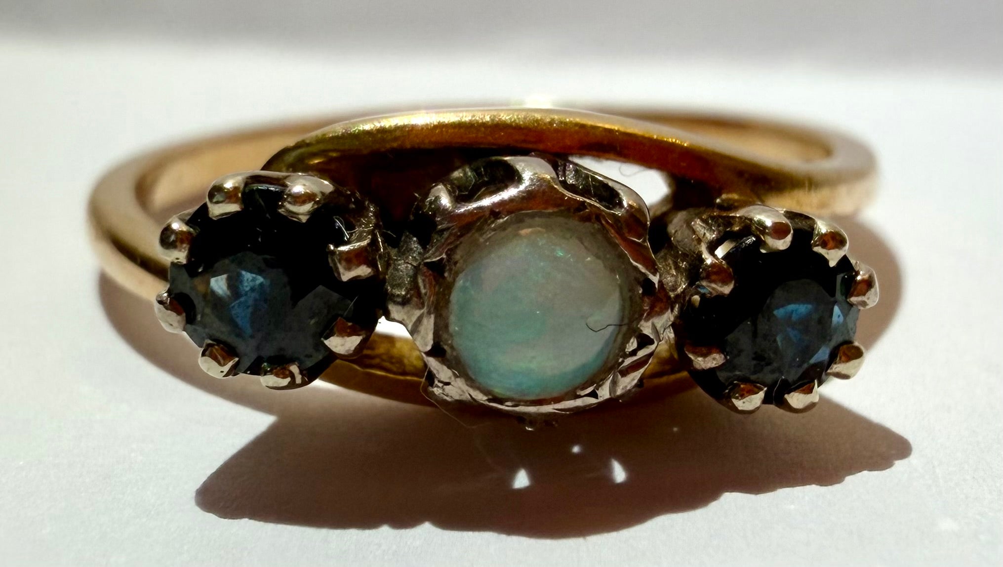 Lot 82: Antique 18ct Opal Sapphire Trilogy Yellow Gold Ring