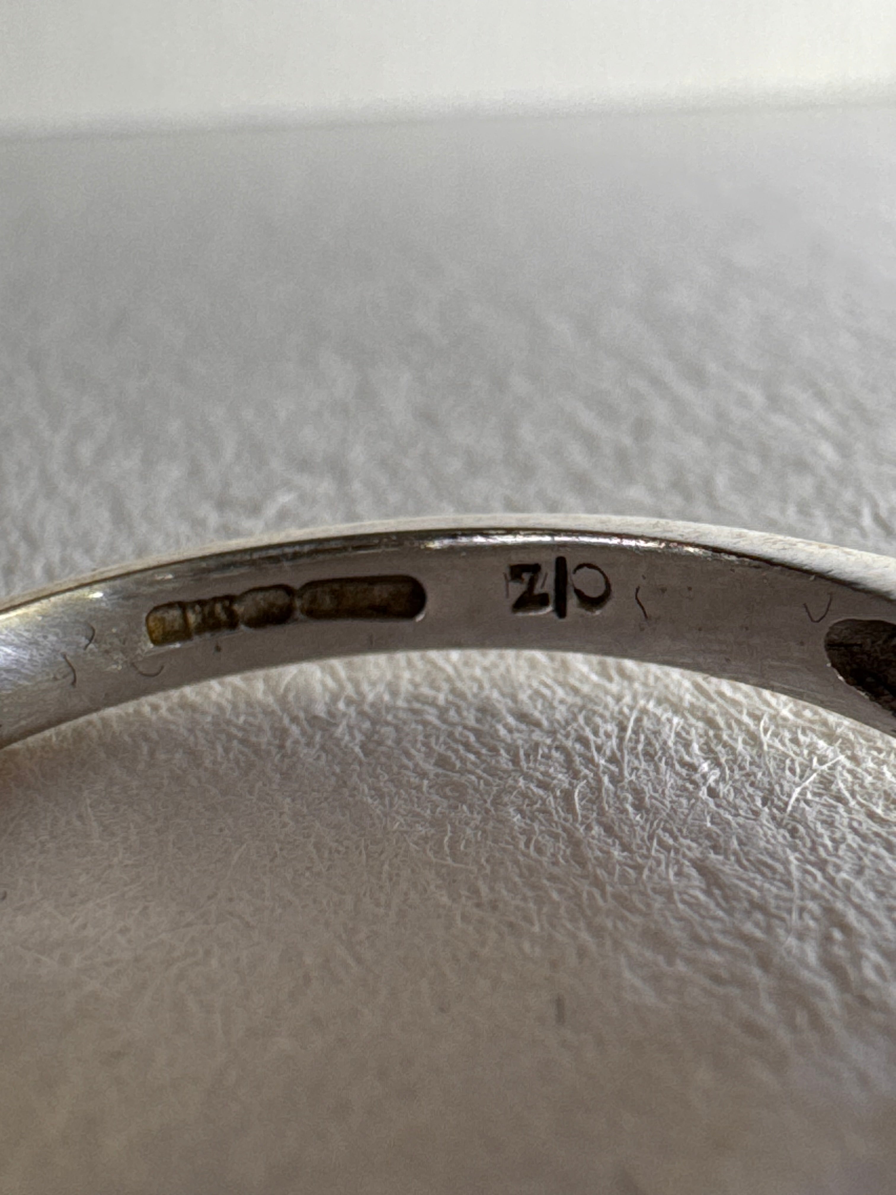9ct white Gold Ring