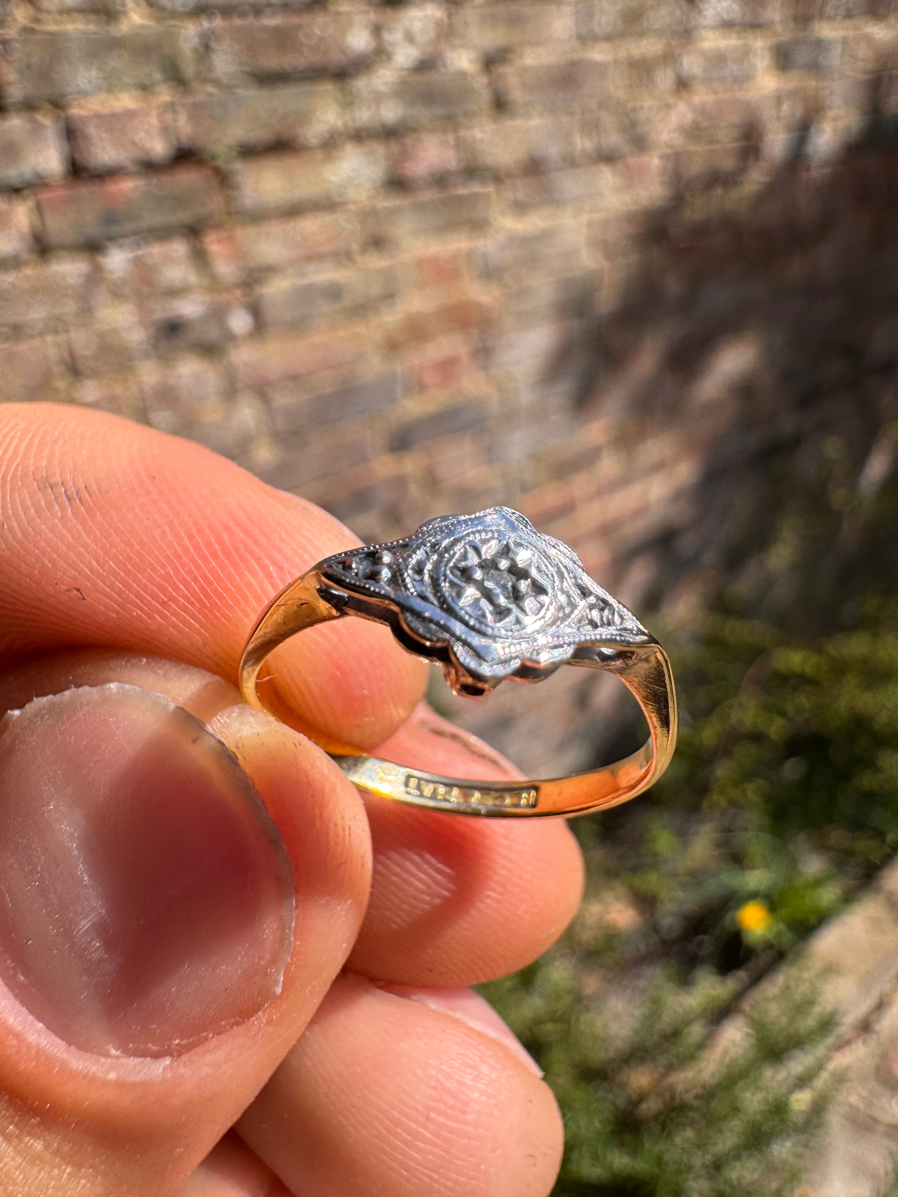 Antique 18ct Yellow Gold Platinum Diamond Ring