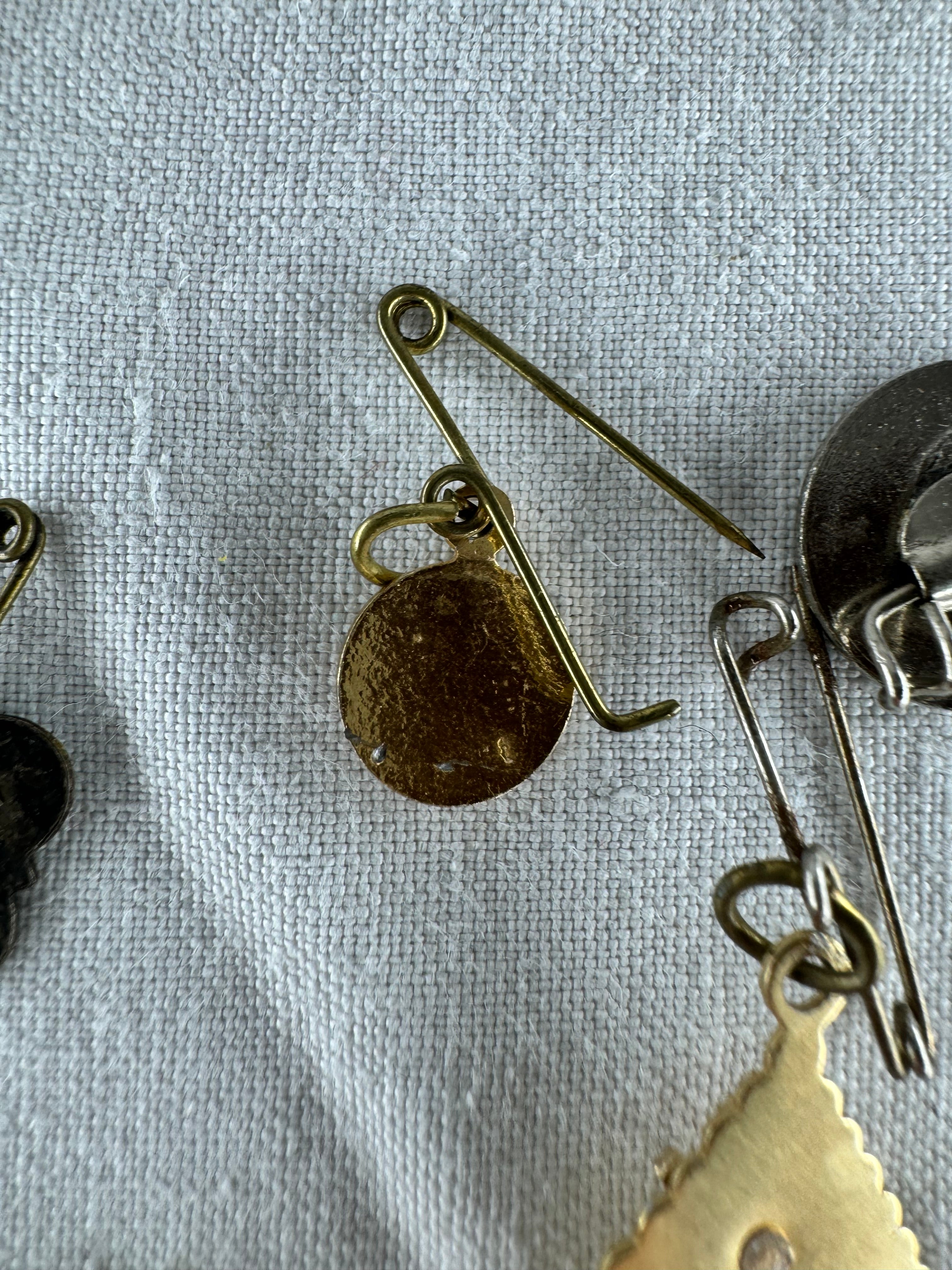9 Vintage Religious Pin Badges joblot (SICILY HOUSE)
