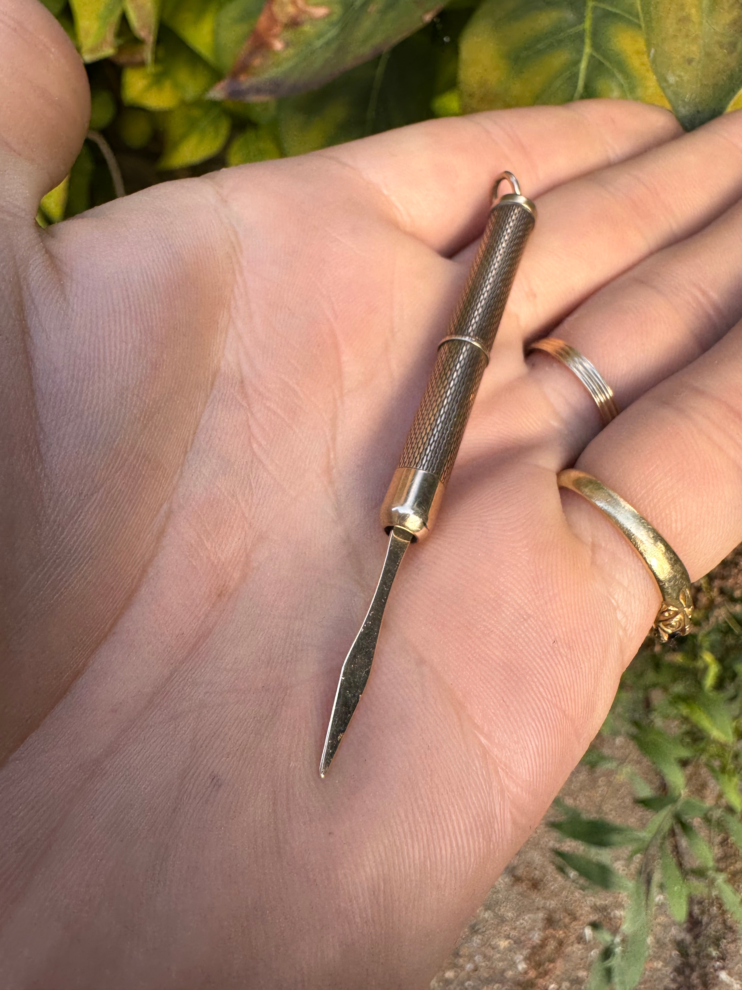 Lot 84: 9ct Yellow Gold Solid Tooth Pick