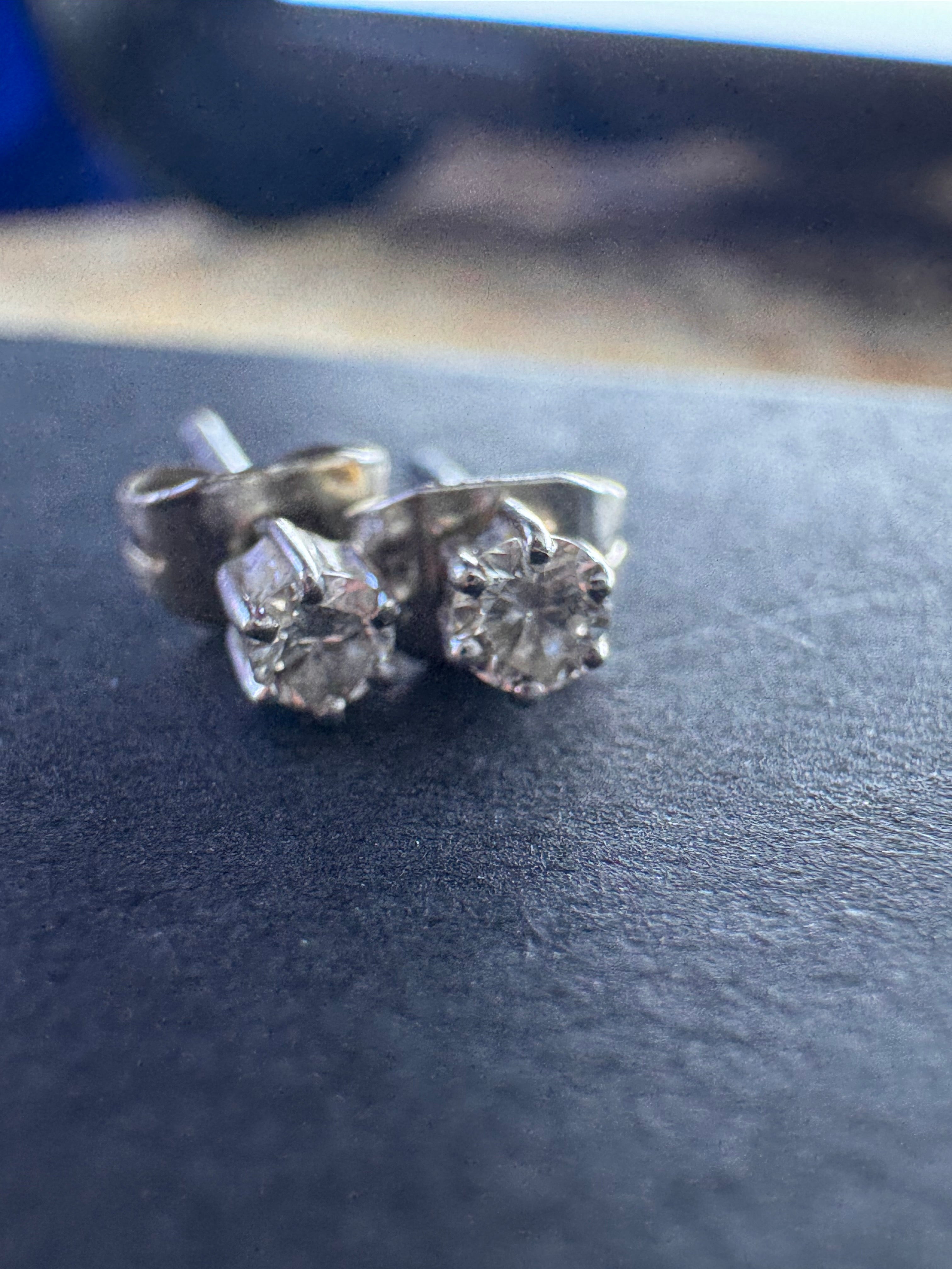 18ct White Gold Diamond Earrings 0.1ct (approx each)