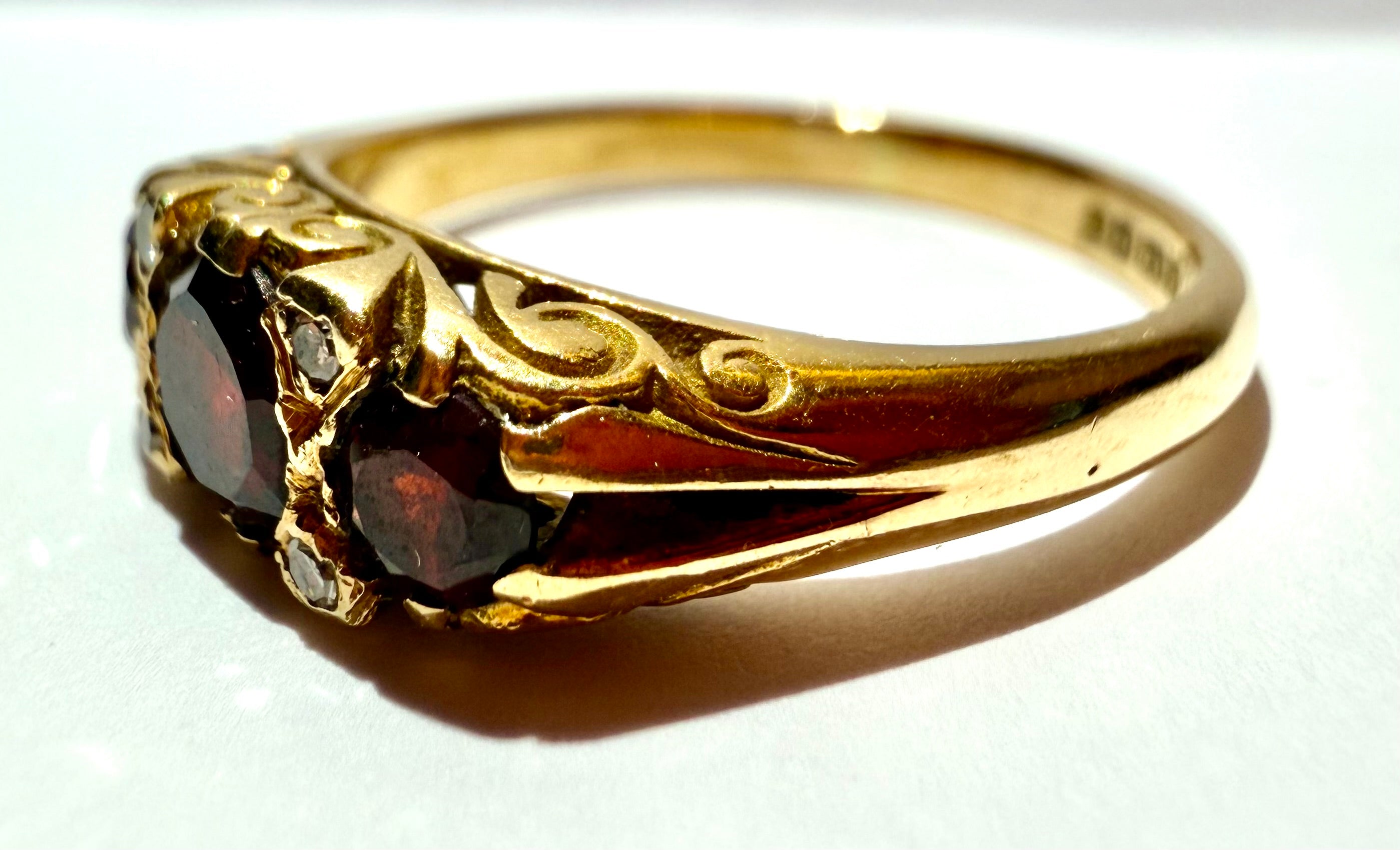 Lot 77: 18ct Yellow Gold Garnet Ring