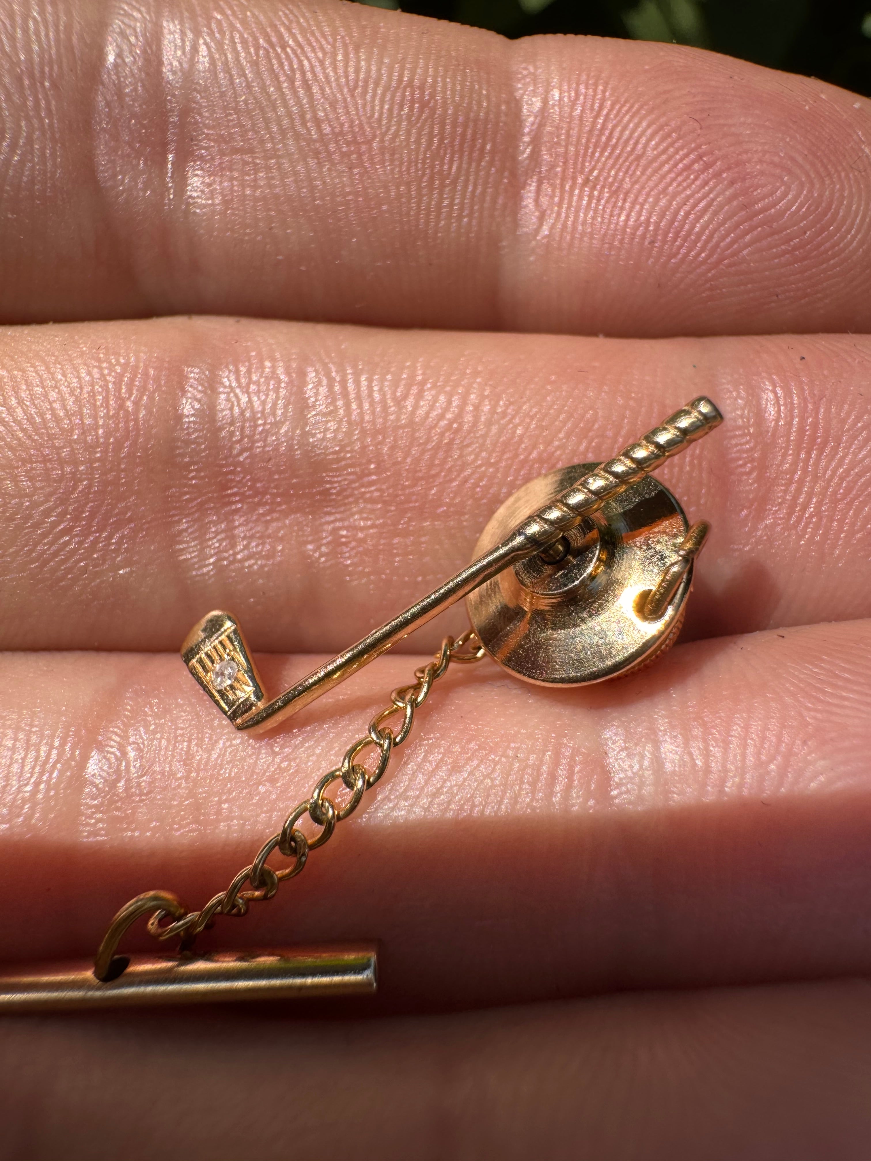 Lot 10: 14ct Gold Diamond Tie Pin Golf Club (Italian)