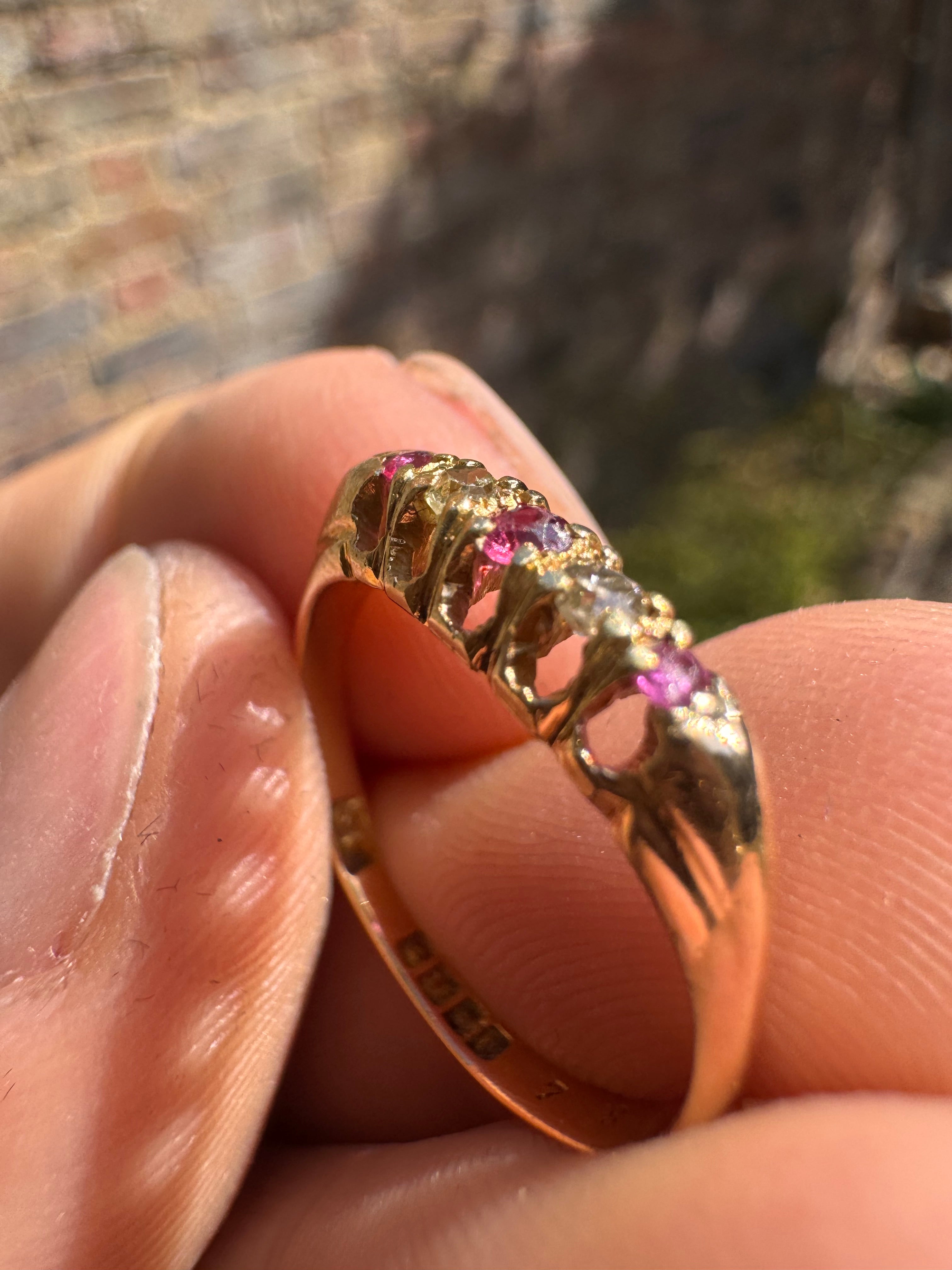 Lot 79 : Antique 18ct Ruby Diamond Ring