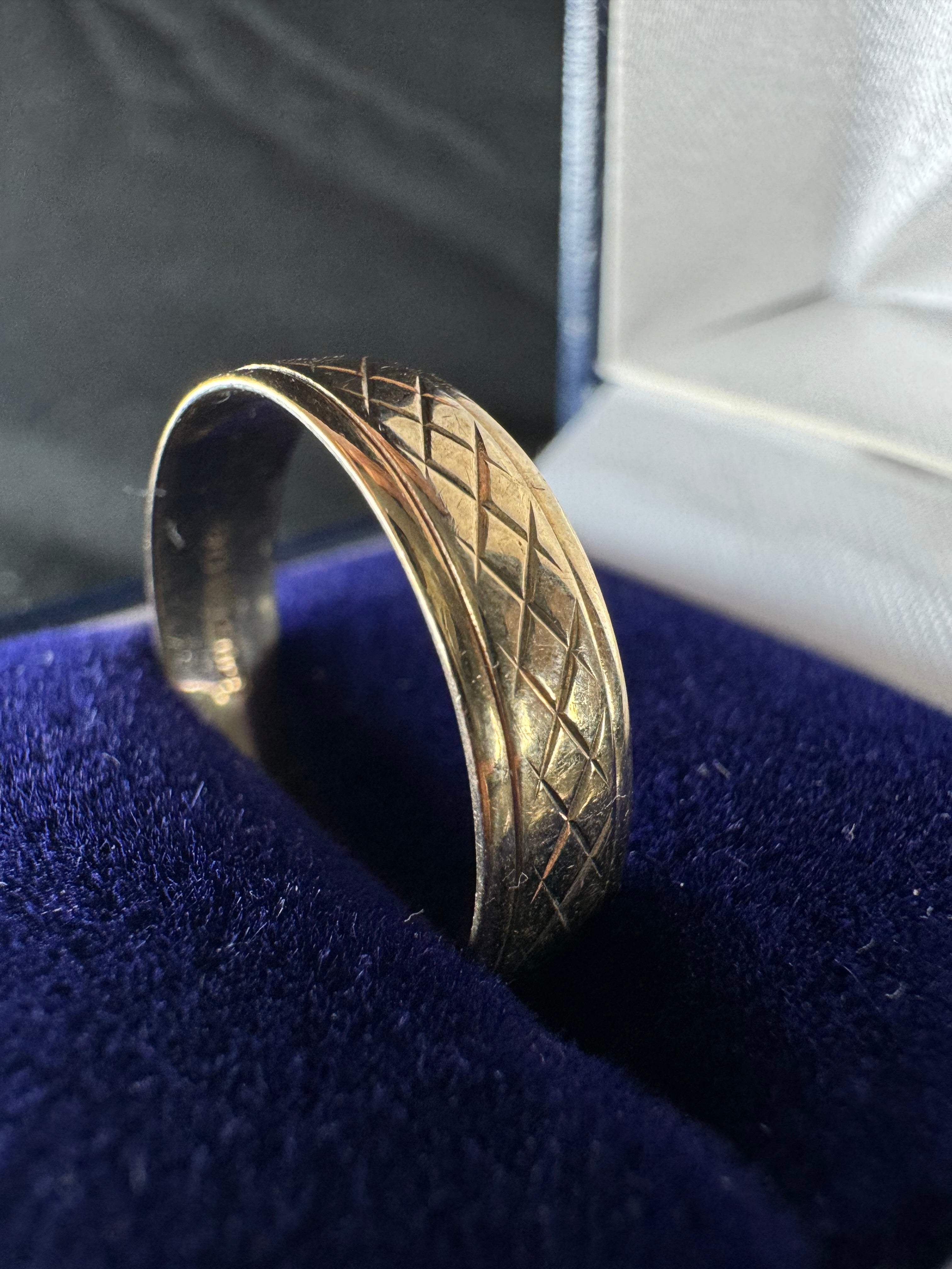 9ct Yellow Gold Pattern Band
