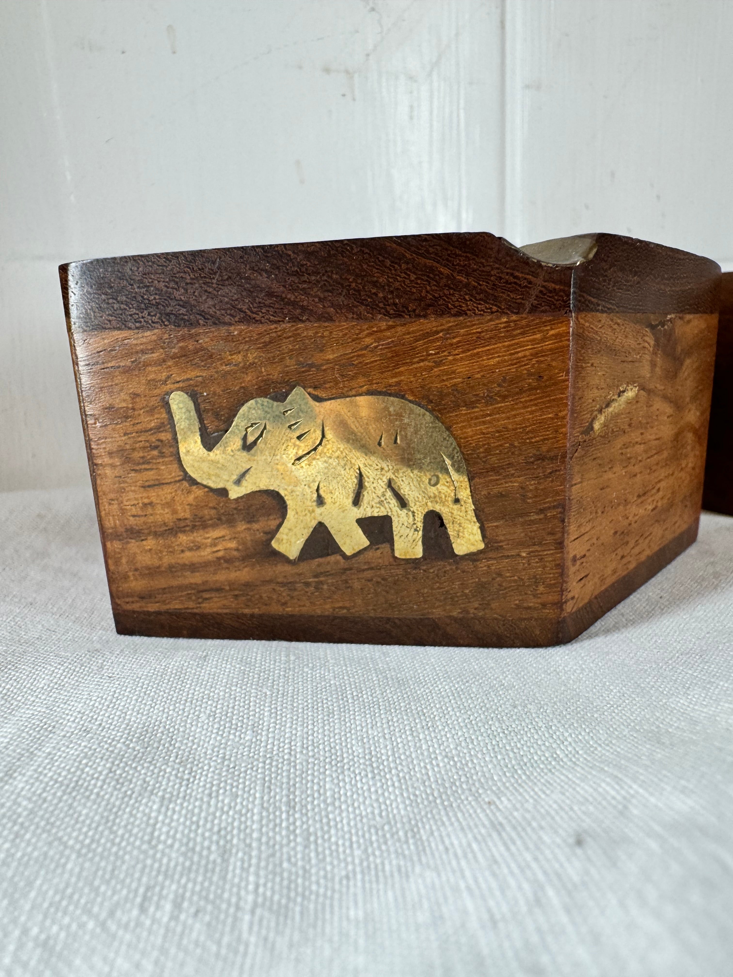 Vintage 10cm Teak Wood Brass Inlaid Elephant Stars 3 Smoker Ashtrays x2