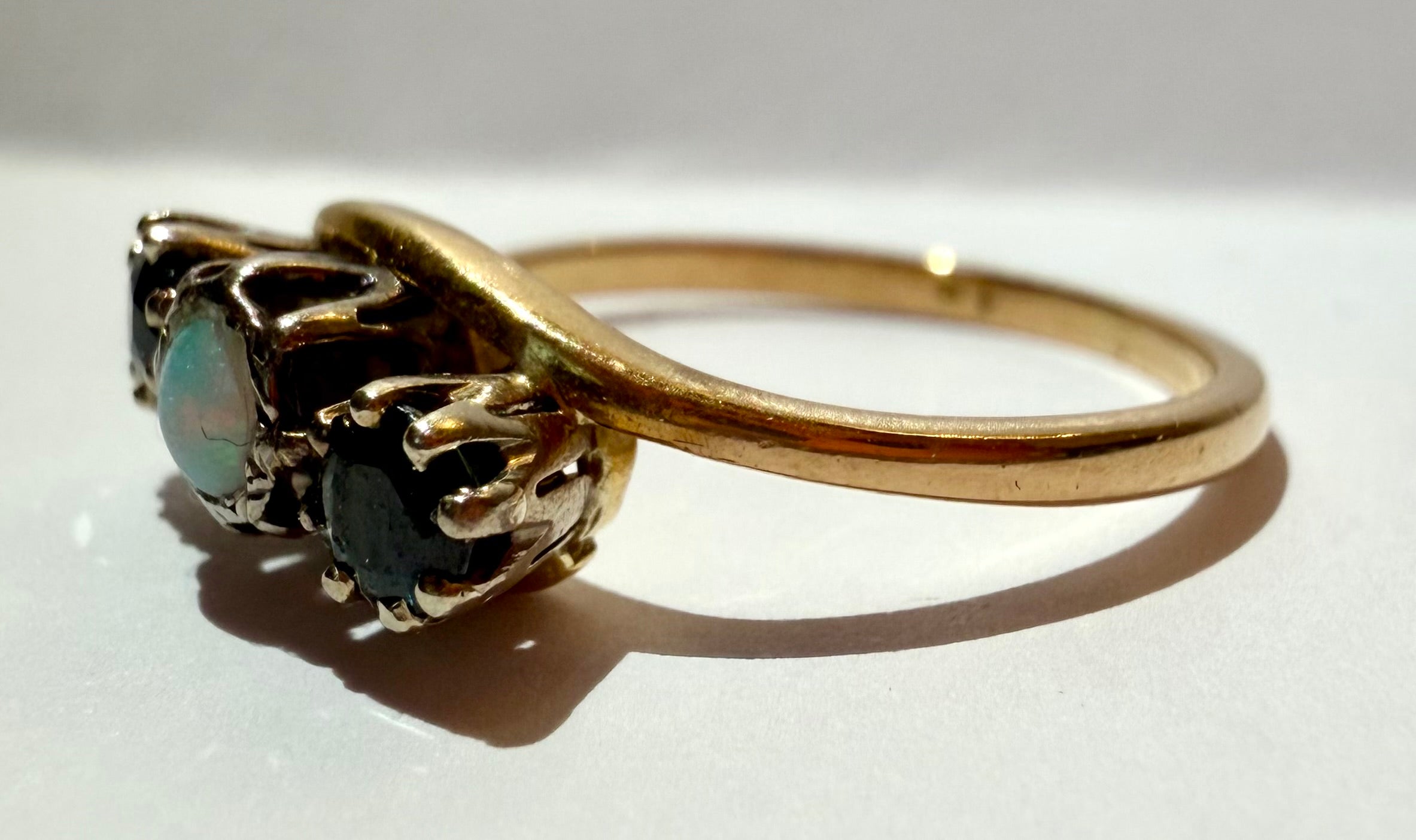 Lot 82: Antique 18ct Opal Sapphire Trilogy Yellow Gold Ring
