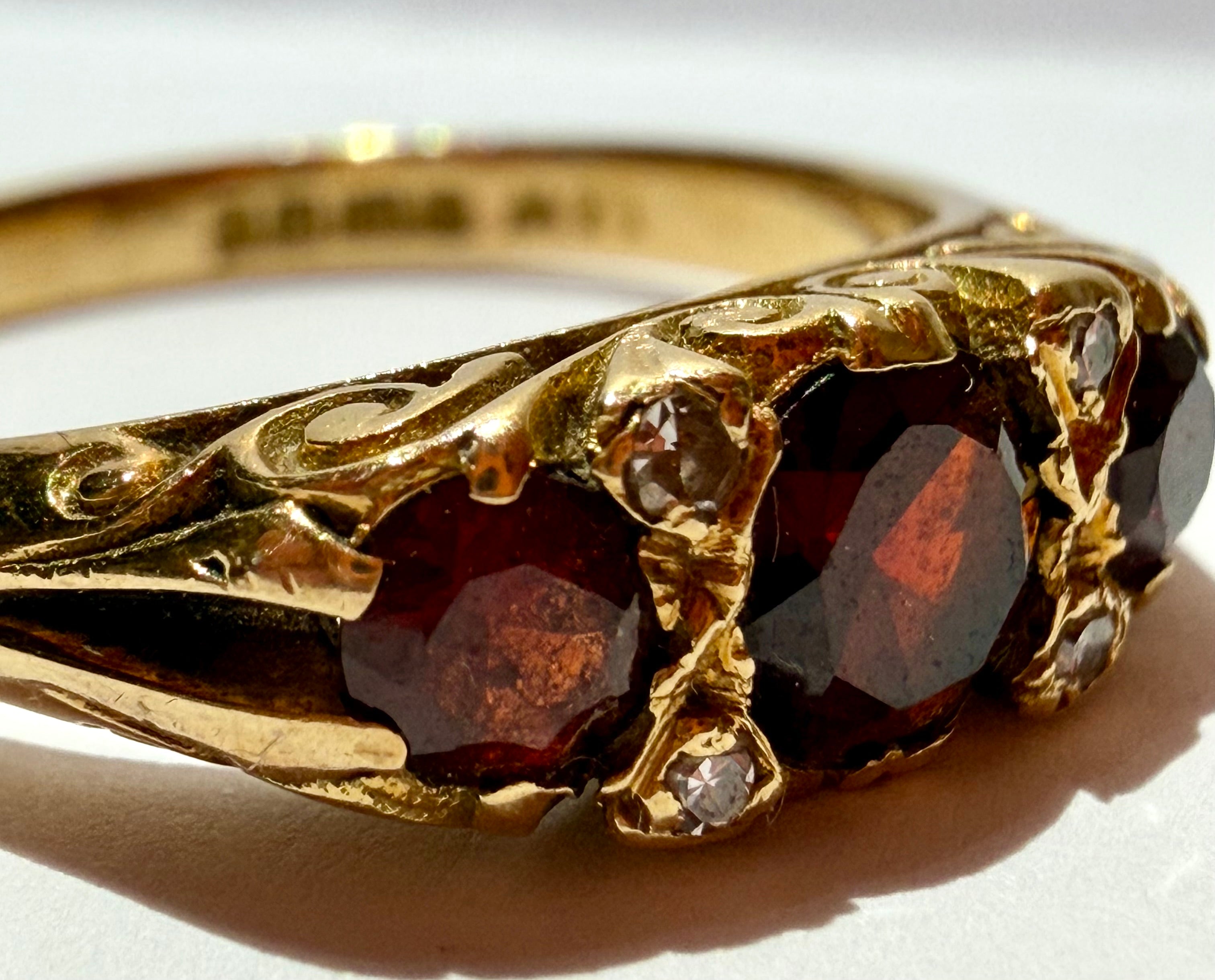 Lot 77: 18ct Yellow Gold Garnet Ring