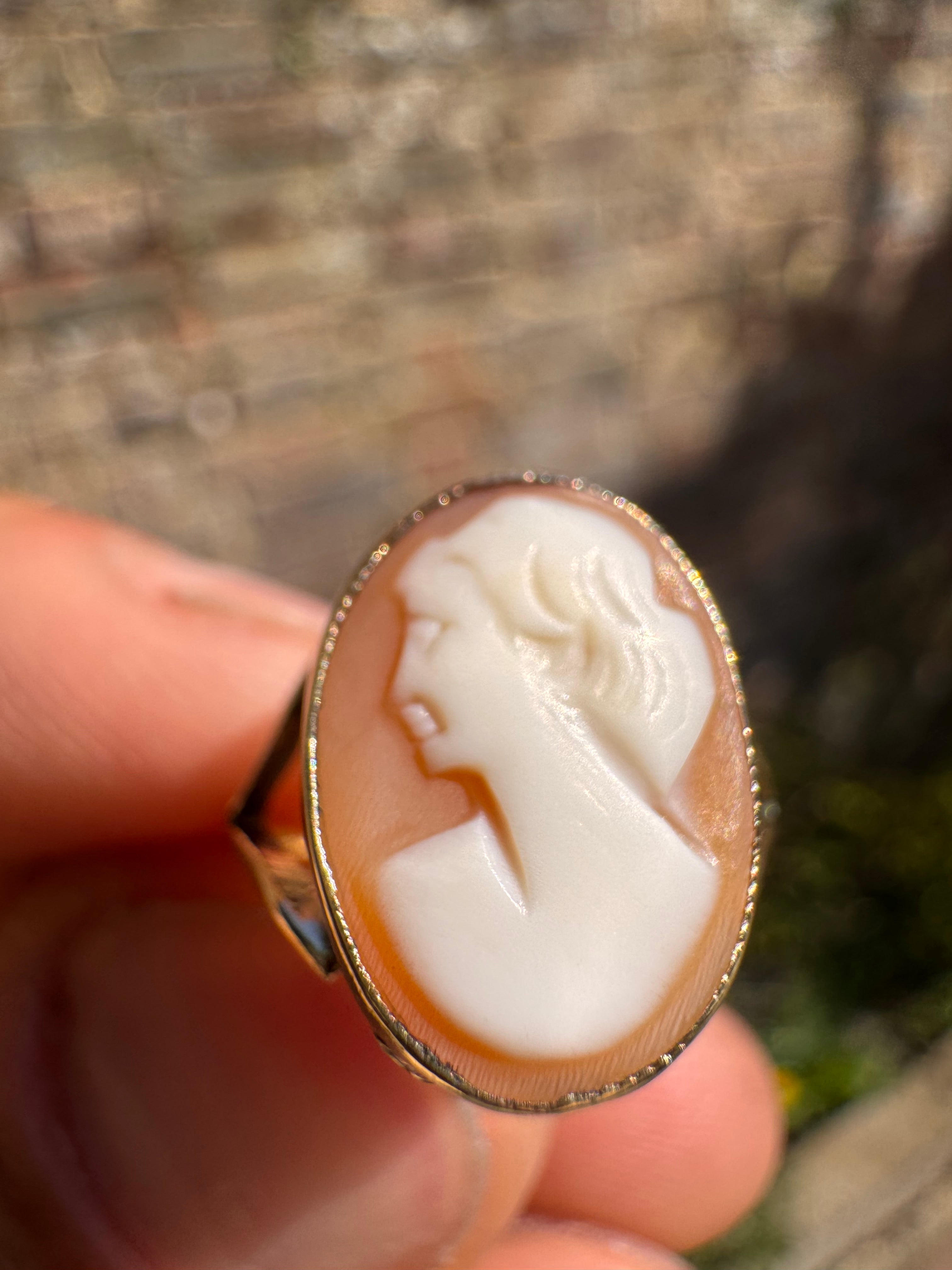 Vintage 9ct Cameo Yellow Gold Ring