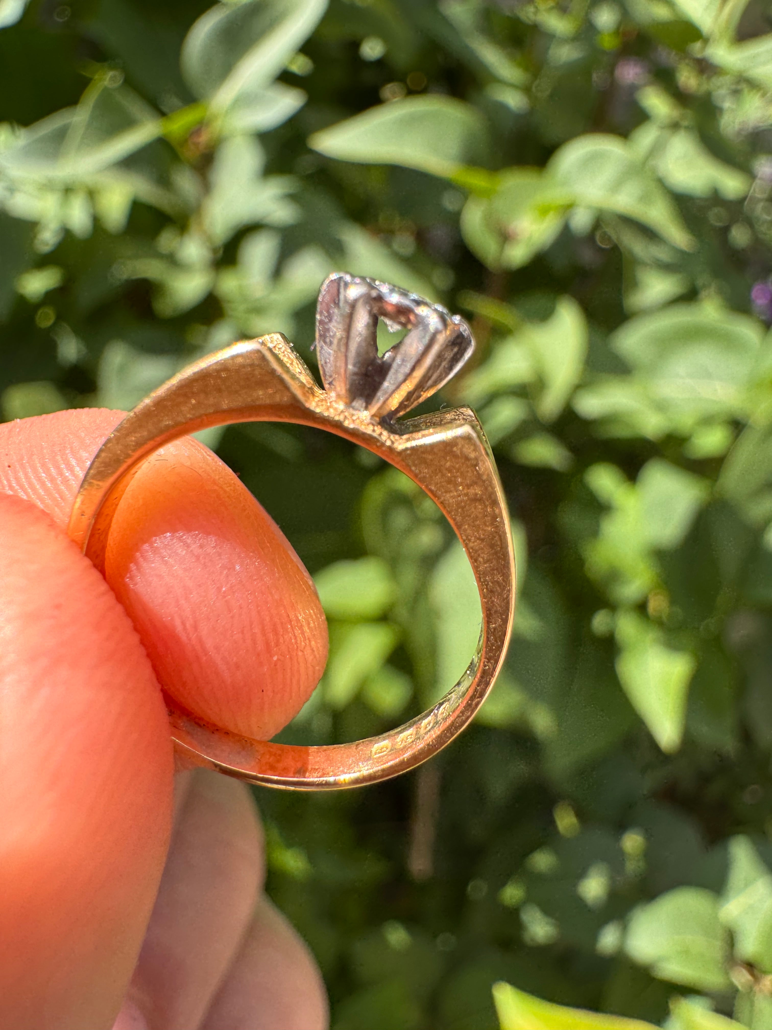 Lot 78: 18ct Yellow Gold Diamond Ring Estimate £200-400