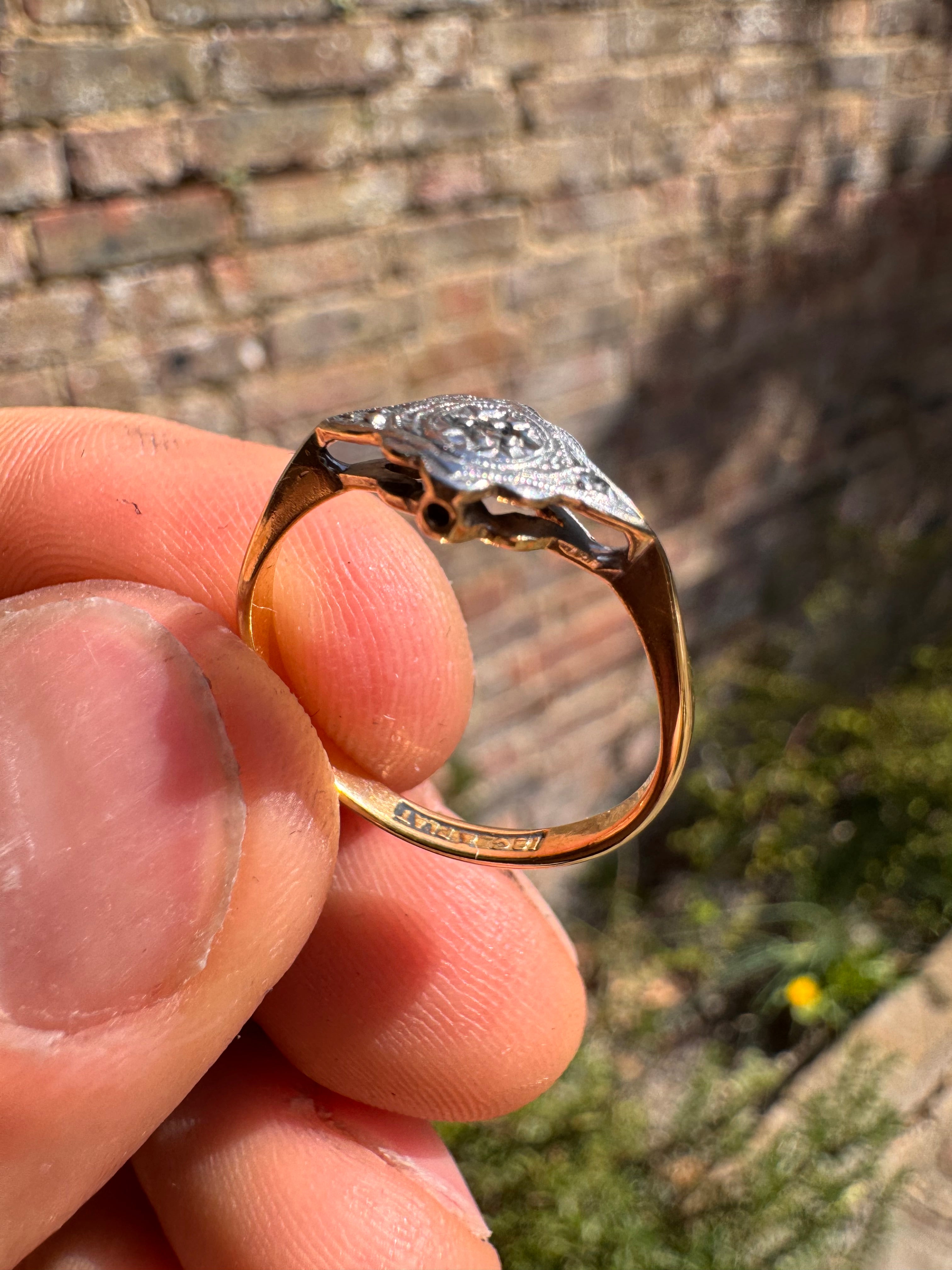 Antique 18ct Yellow Gold Platinum Diamond Ring