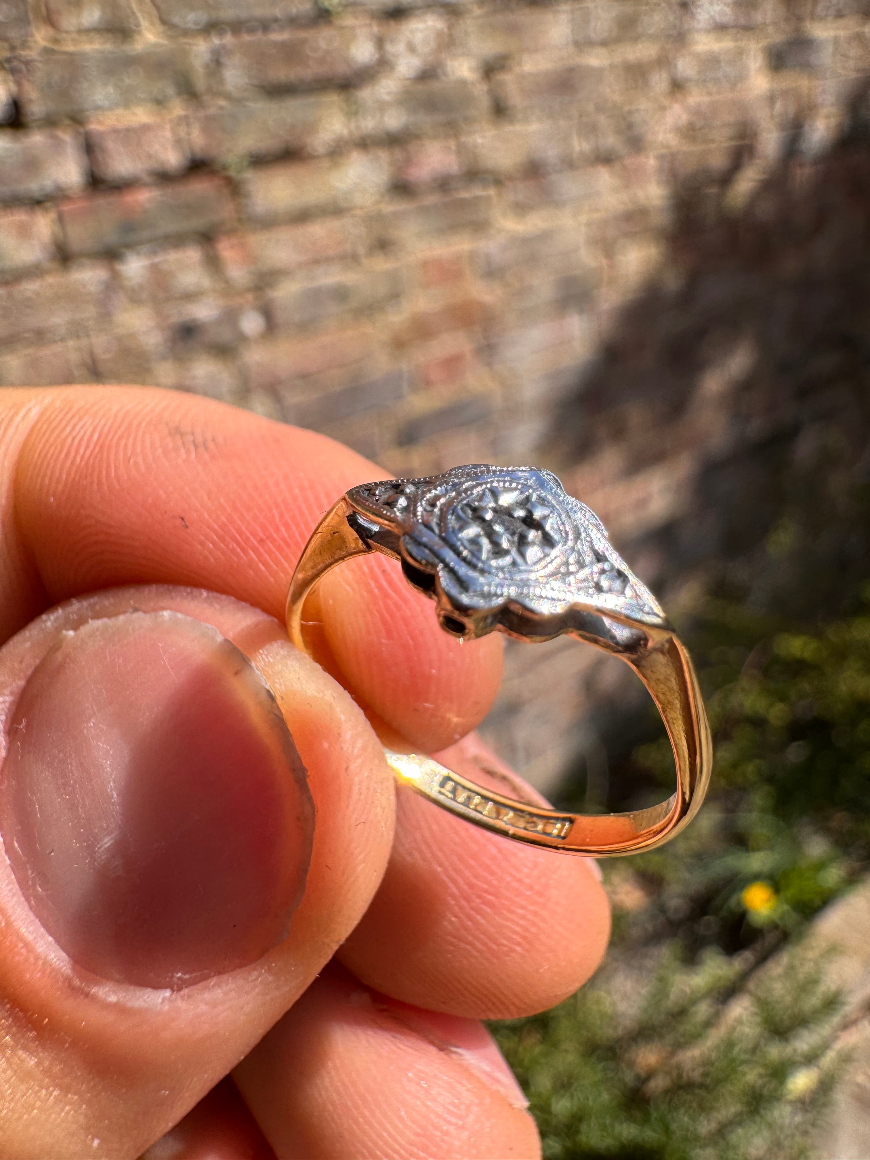 Antique 18ct Yellow Gold Platinum Diamond Ring