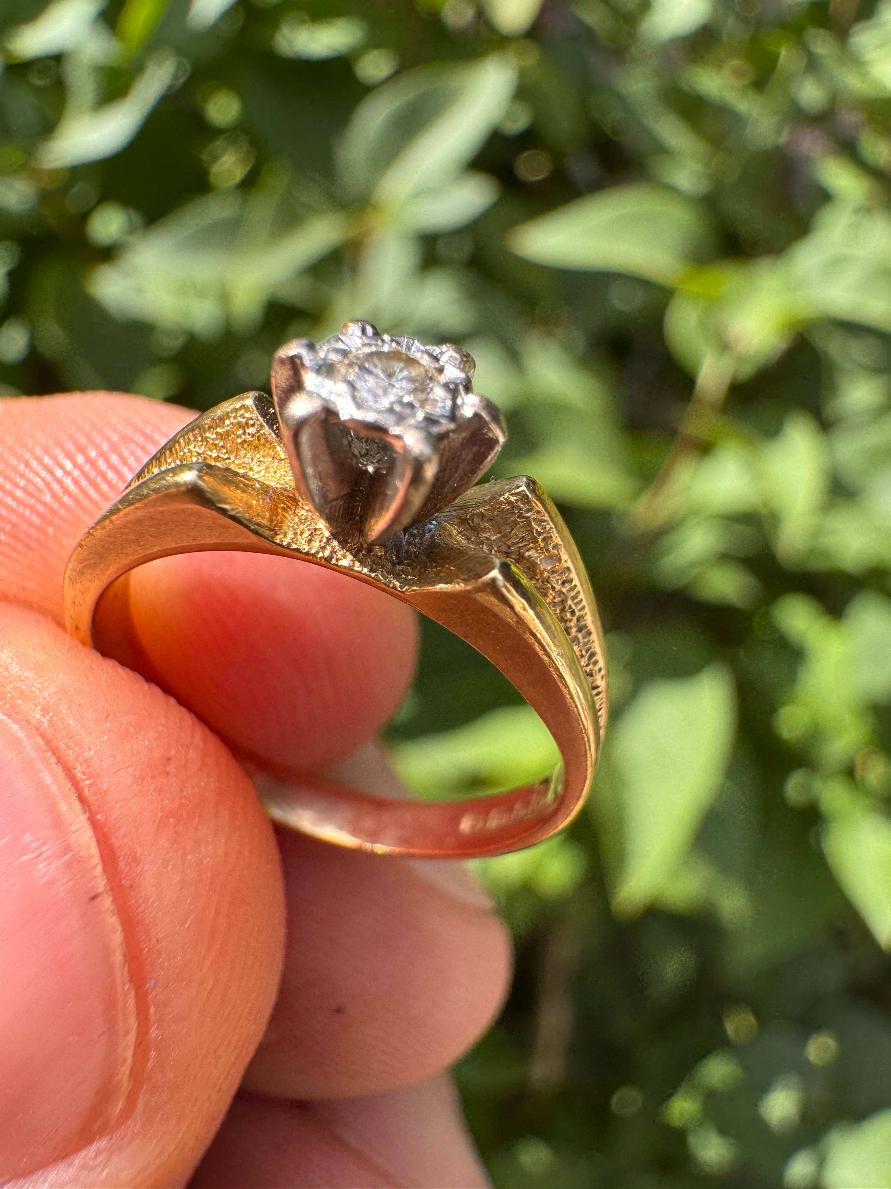 Lot 78: 18ct Yellow Gold Diamond Ring Estimate £200-400
