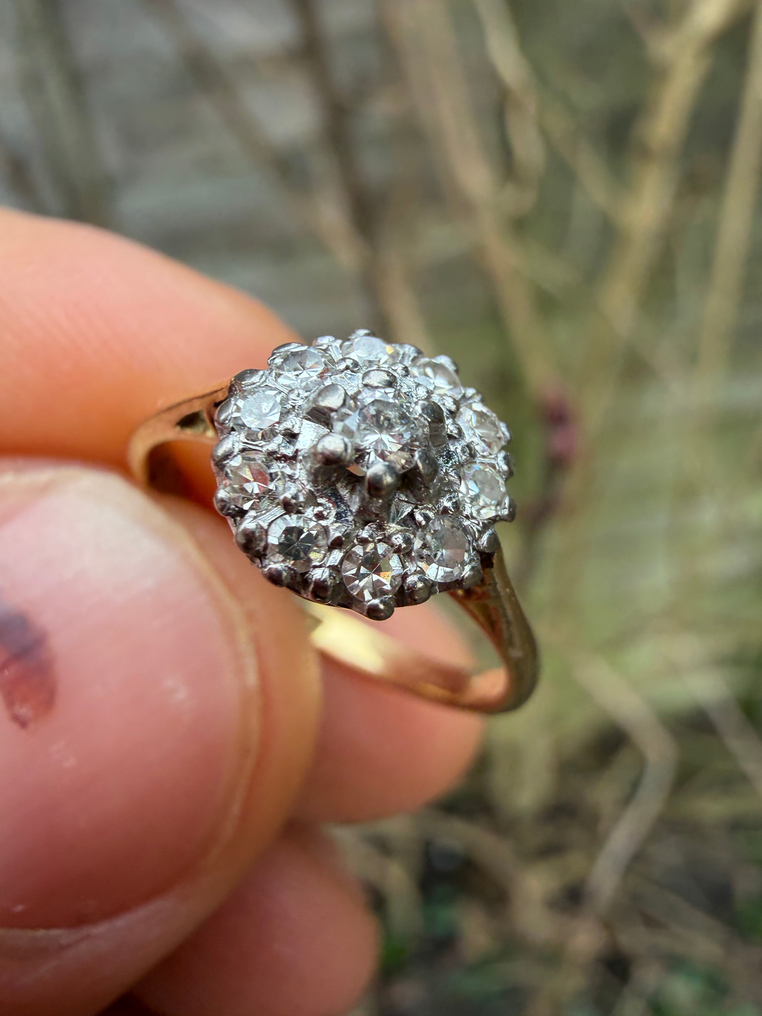Lot 4: 18ct Yellow Gold Diamond Cluster Ring Estimate
