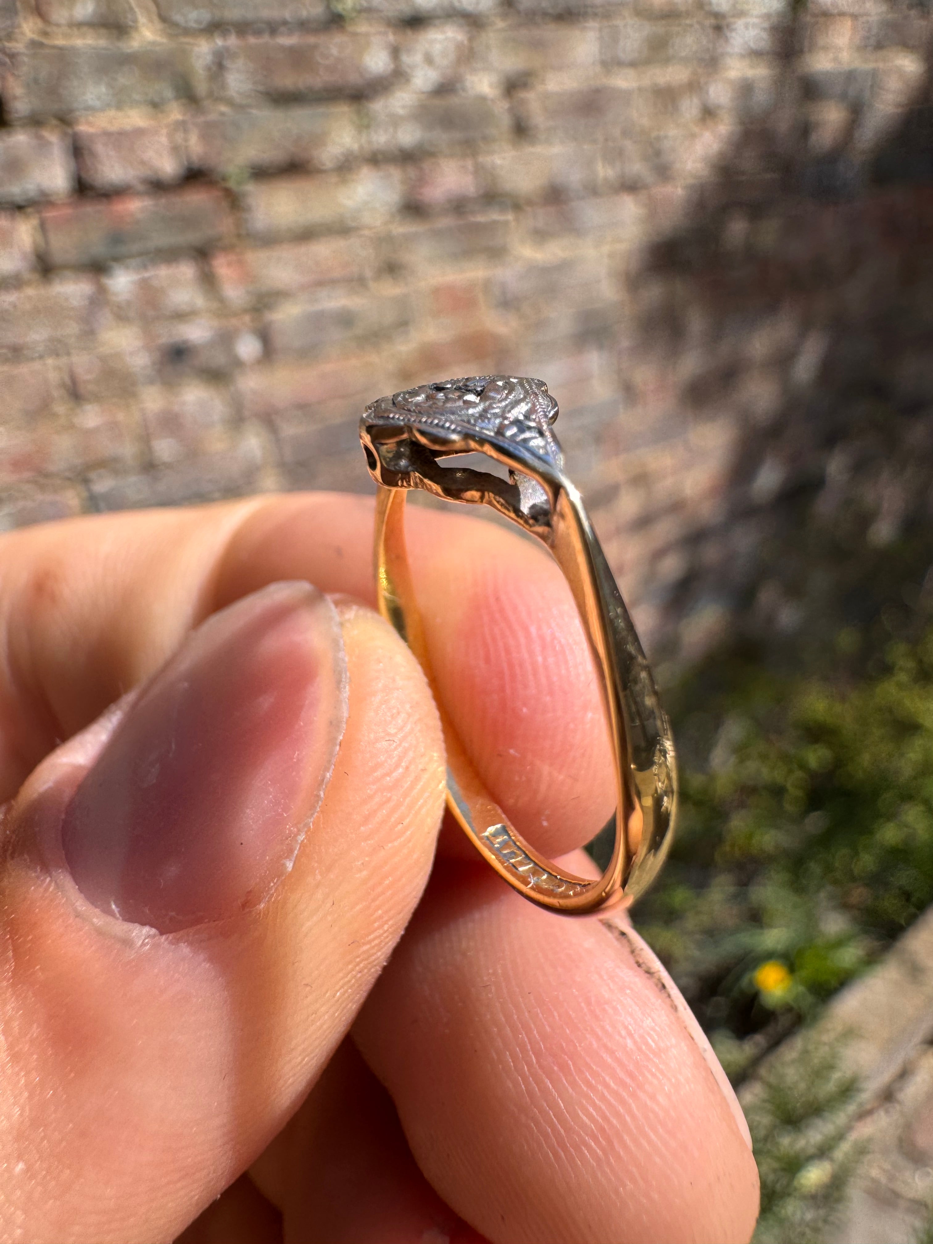Antique 18ct Yellow Gold Platinum Diamond Ring