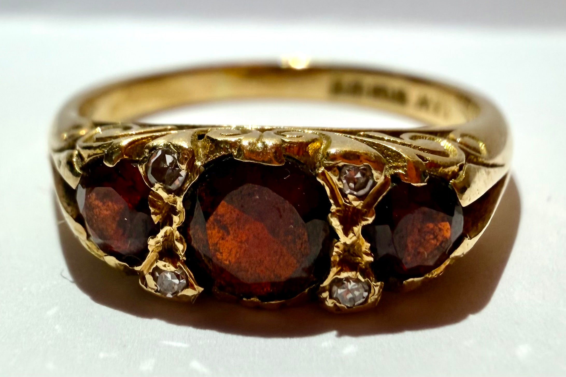 Lot 77: 18ct Yellow Gold Garnet Ring