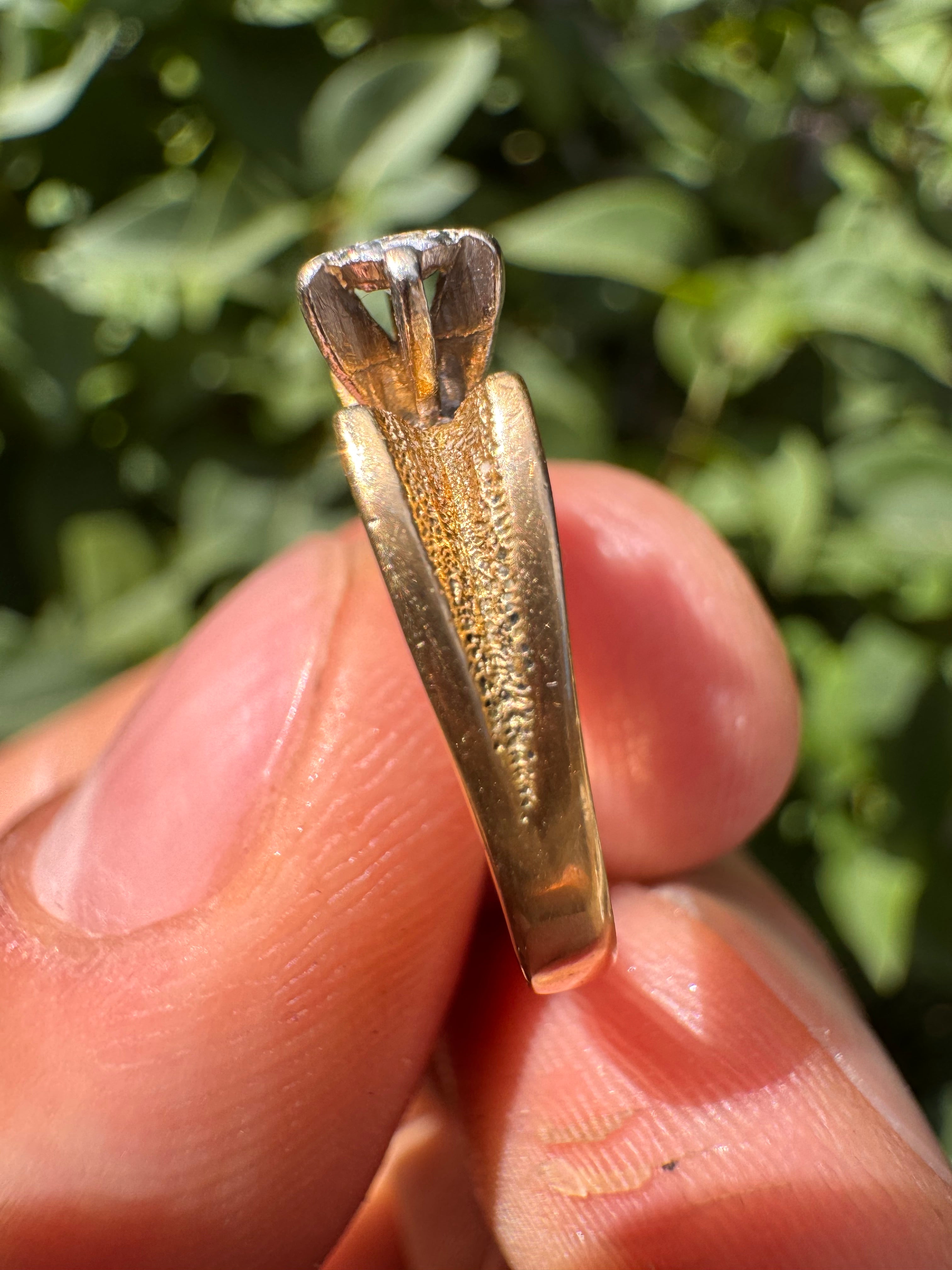 Lot 78: 18ct Yellow Gold Diamond Ring Estimate £200-400