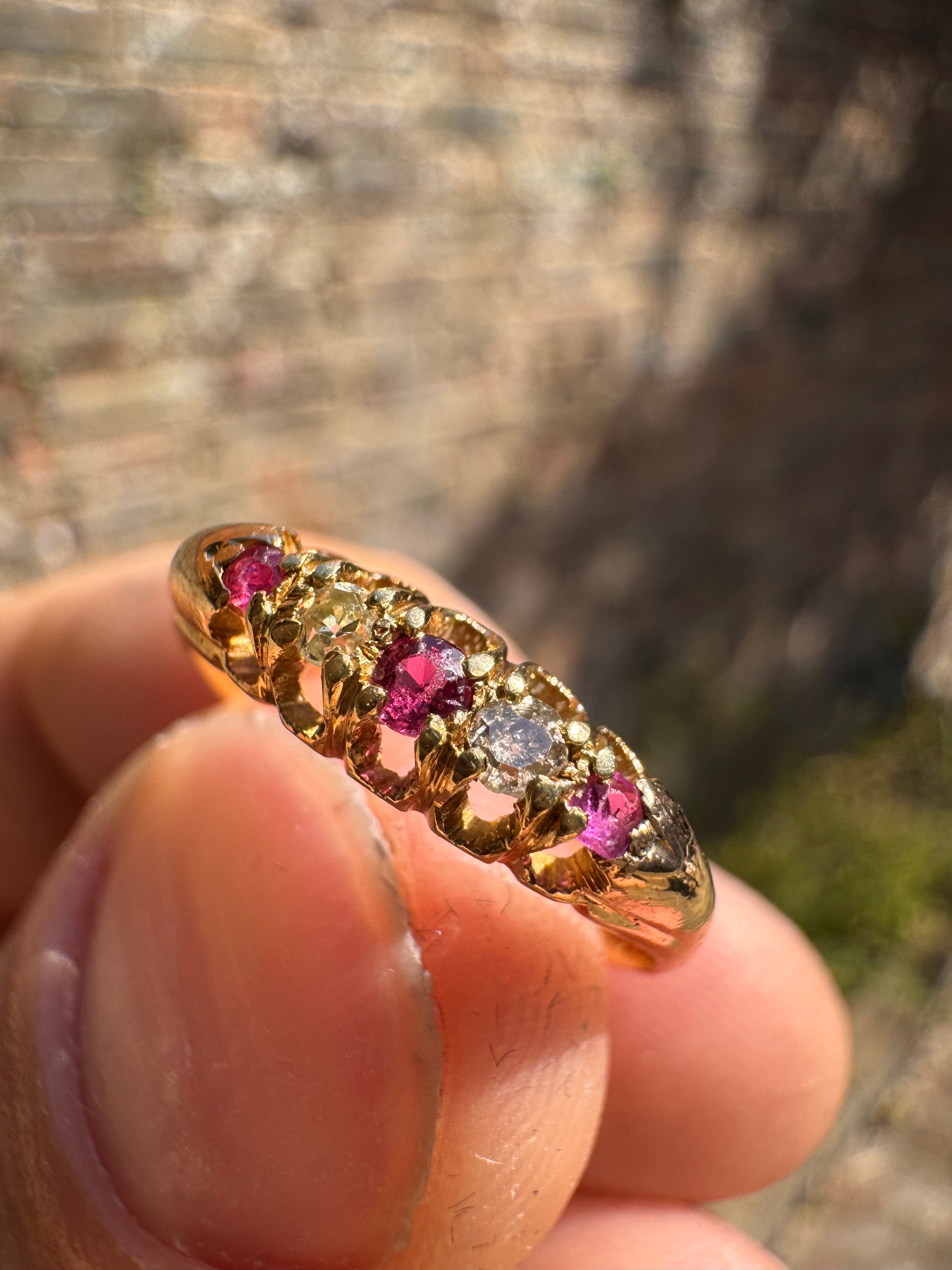 Lot 79 : Antique 18ct Ruby Diamond Ring