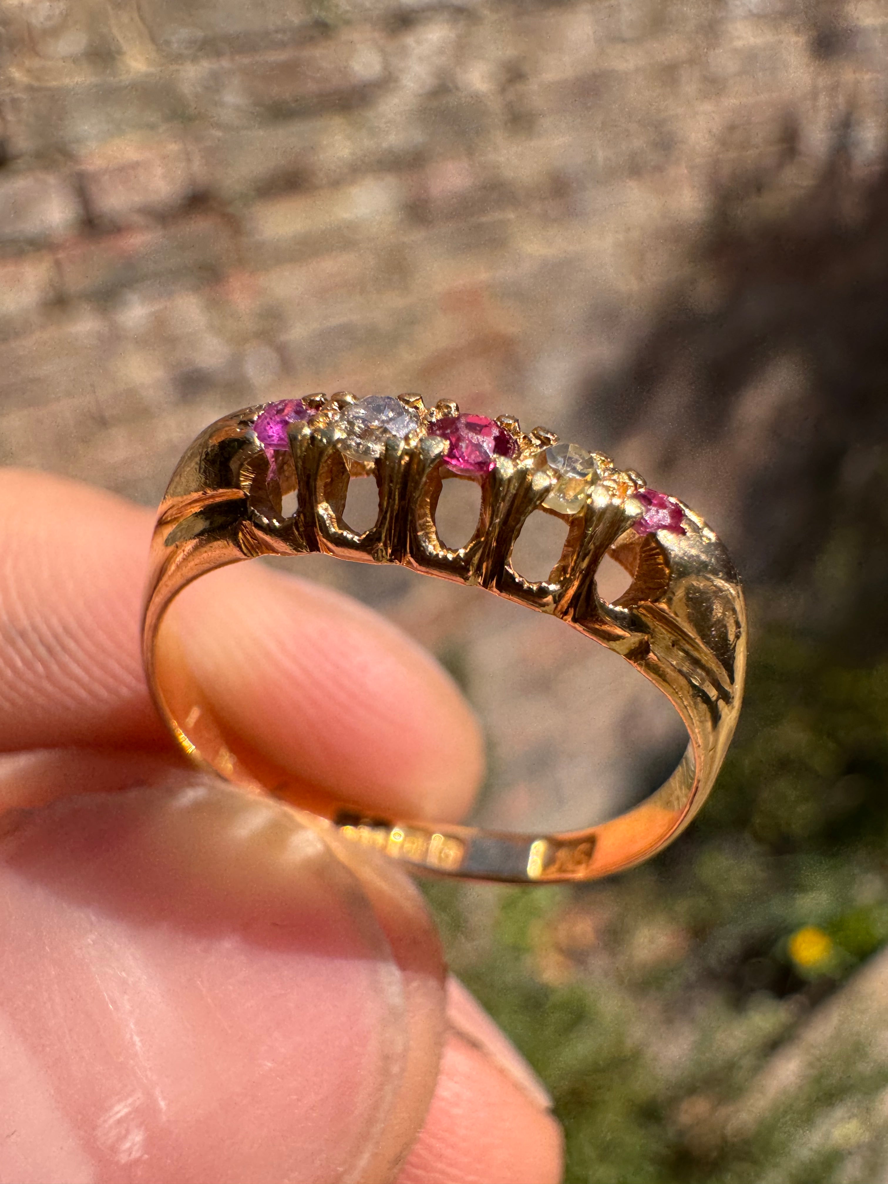 Lot 79 : Antique 18ct Ruby Diamond Ring