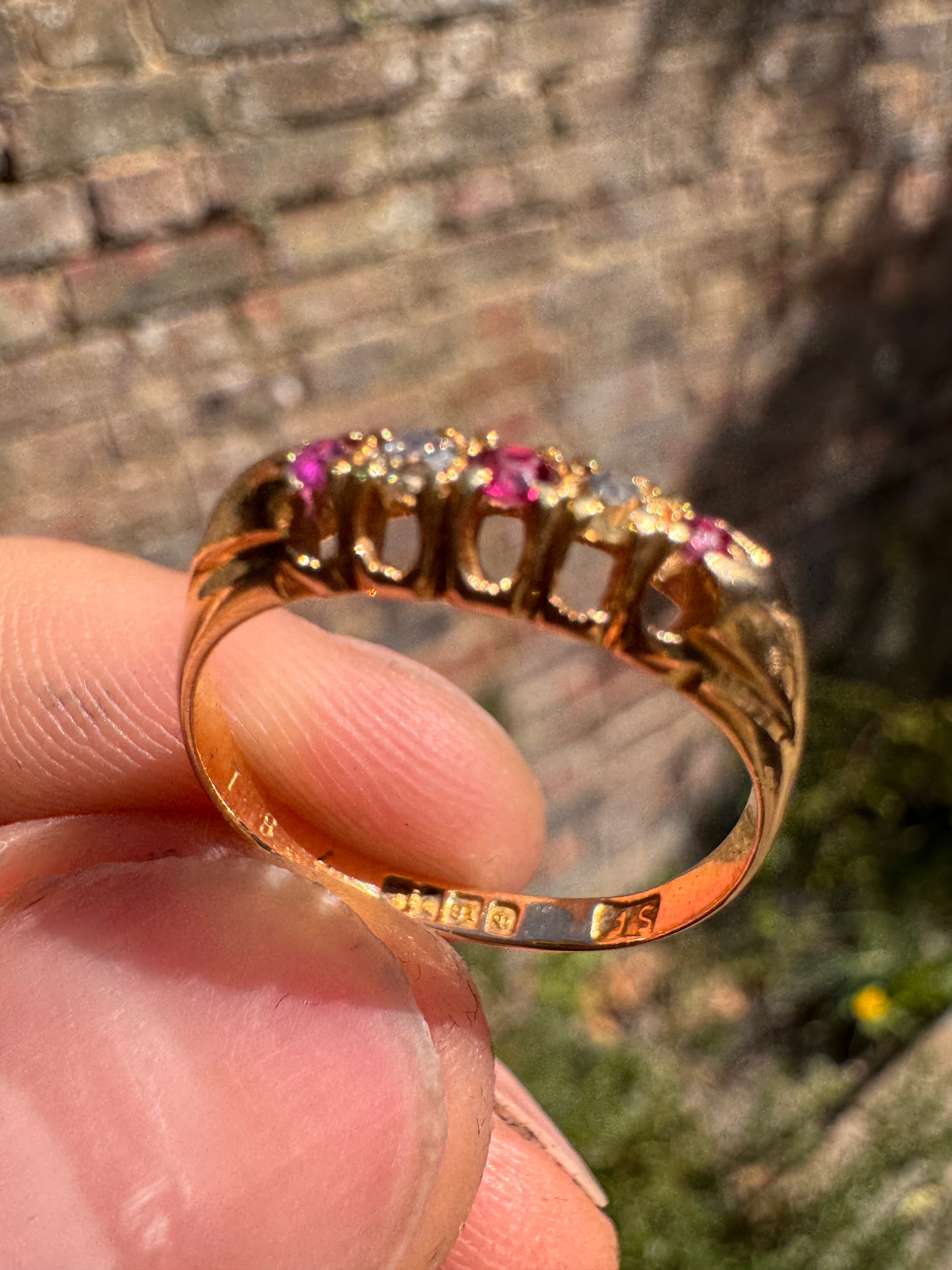 Lot 79 : Antique 18ct Ruby Diamond Ring